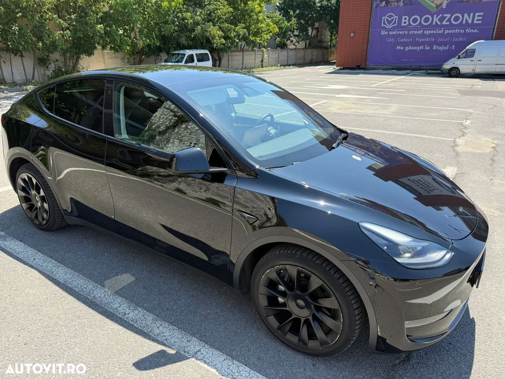 Tesla Model Y - 2