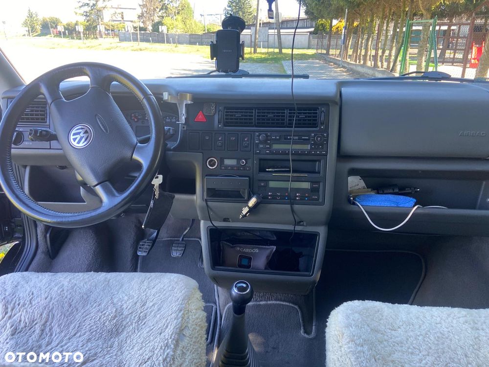 Volkswagen Multivan - 11