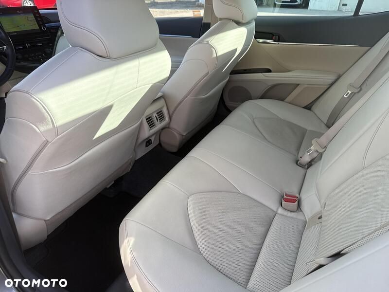 Toyota Camry 2.5 Hybrid Executive CVT - 23