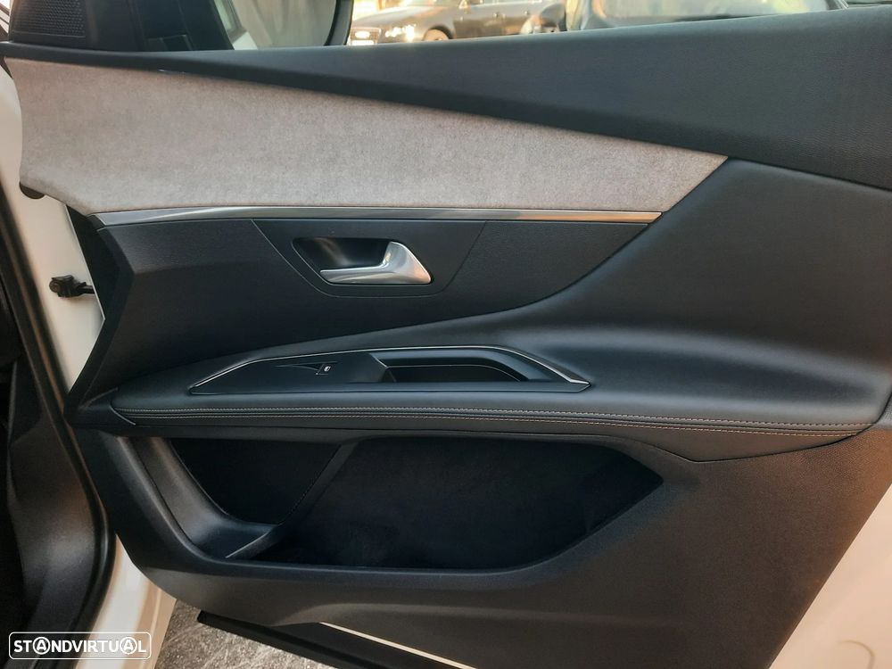 Peugeot 3008 1.6 Hybrid GT Pack e-EAT8 - 28