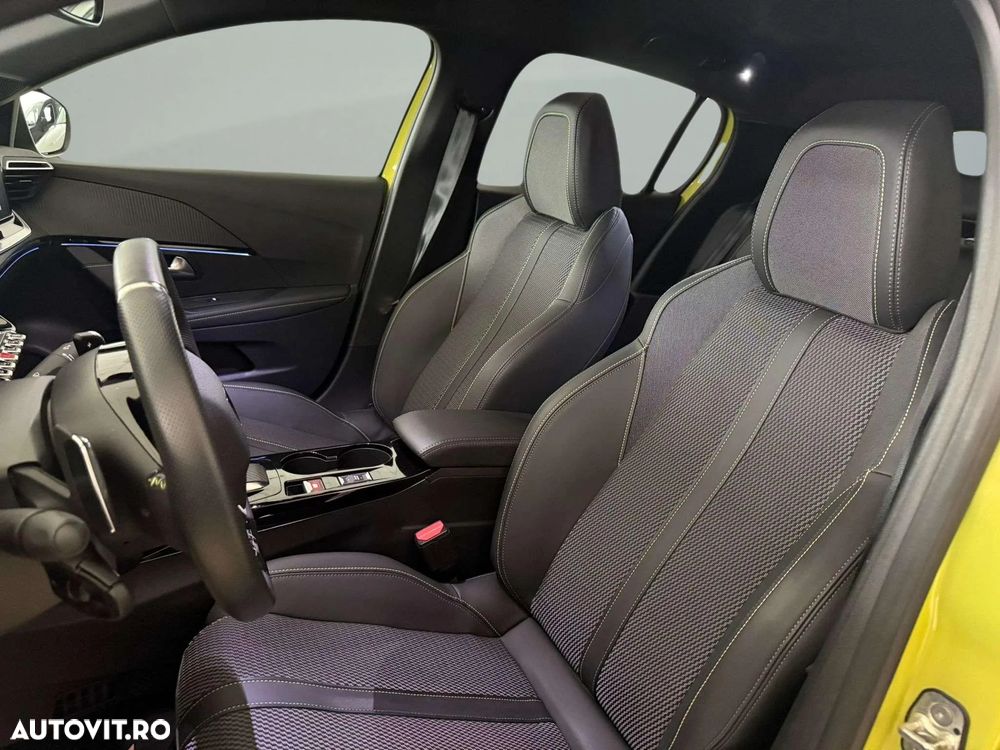 Peugeot 208 1.2L e-DCS6 MHEV GT - 8
