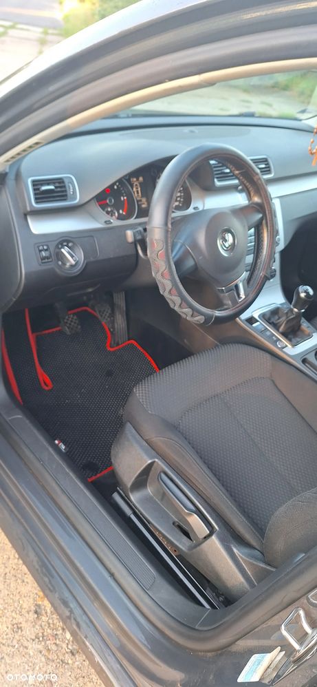 Volkswagen Passat - 11