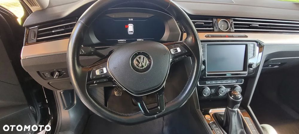 Volkswagen Passat - 21