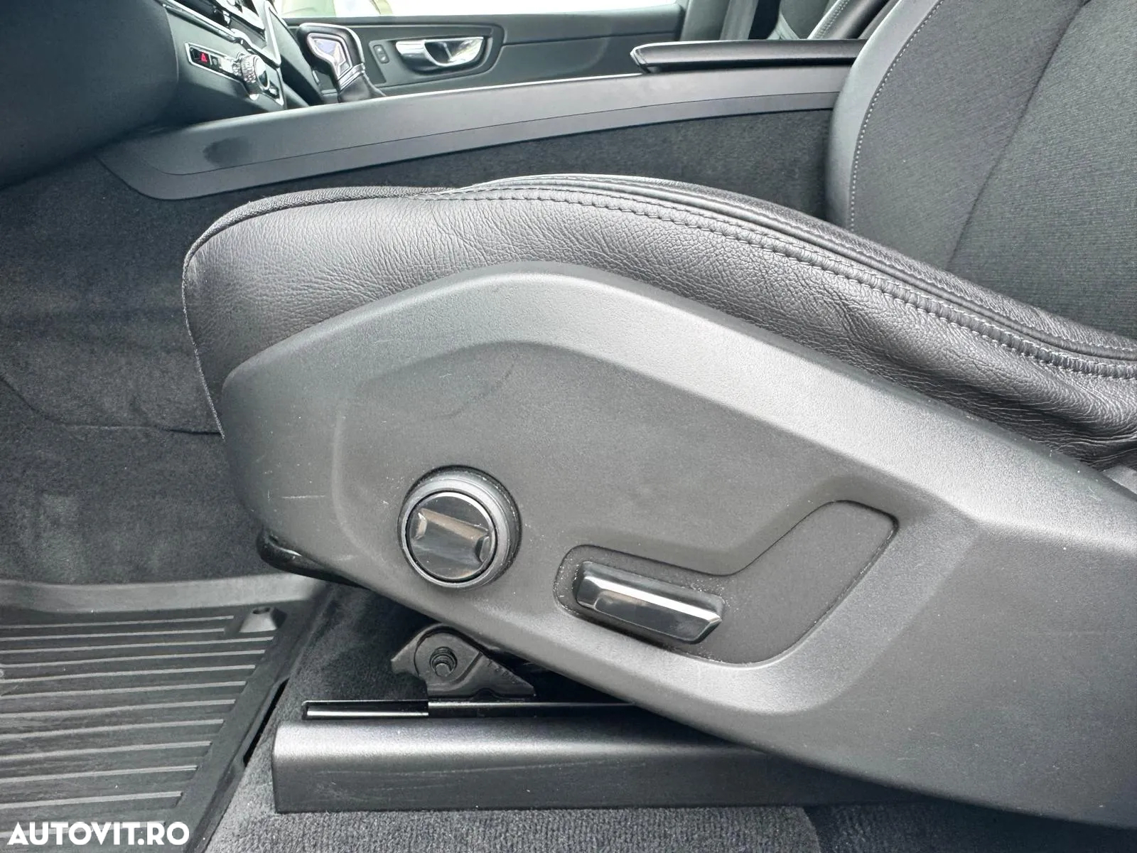 Volvo XC 60 D4 AWD Momentum - 17