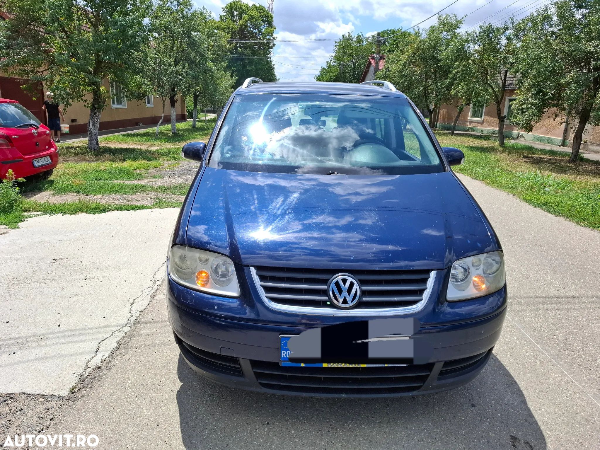 Volkswagen Touran 1.9TDI Trendline Aut - 1