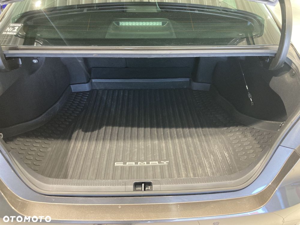 Toyota Camry 2.5 Hybrid Executive CVT - 12