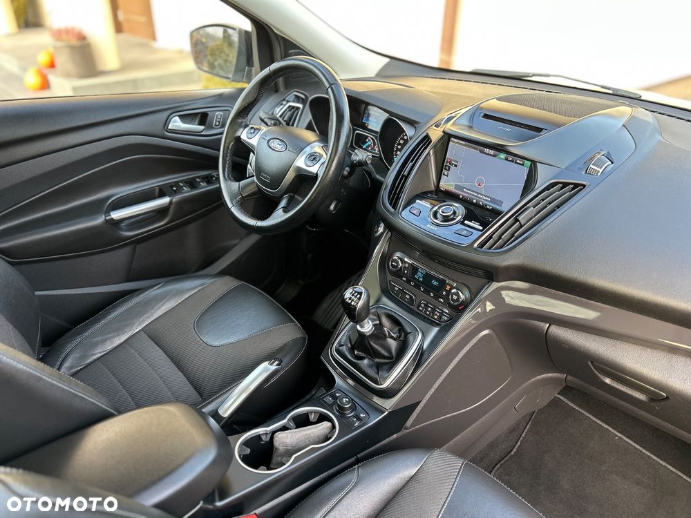 Ford Kuga 1.5 EcoBoost 2x4 Titanium - 24