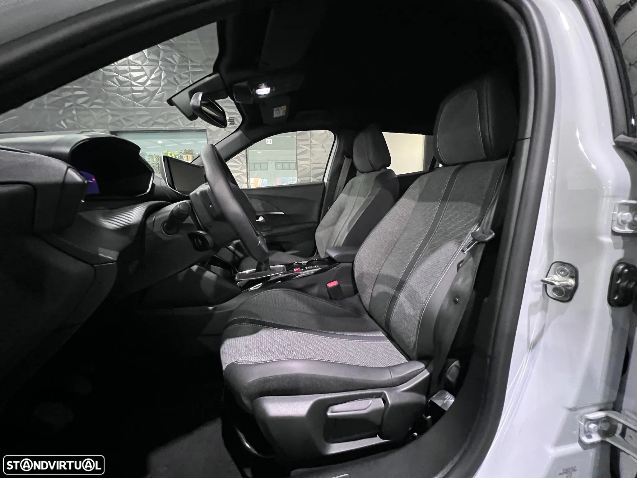Peugeot 2008 1.2 PureTech Allure - 9