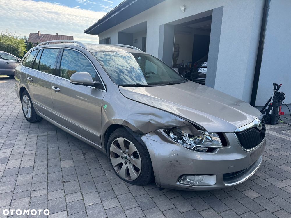 Skoda Superb 2011 photo 3