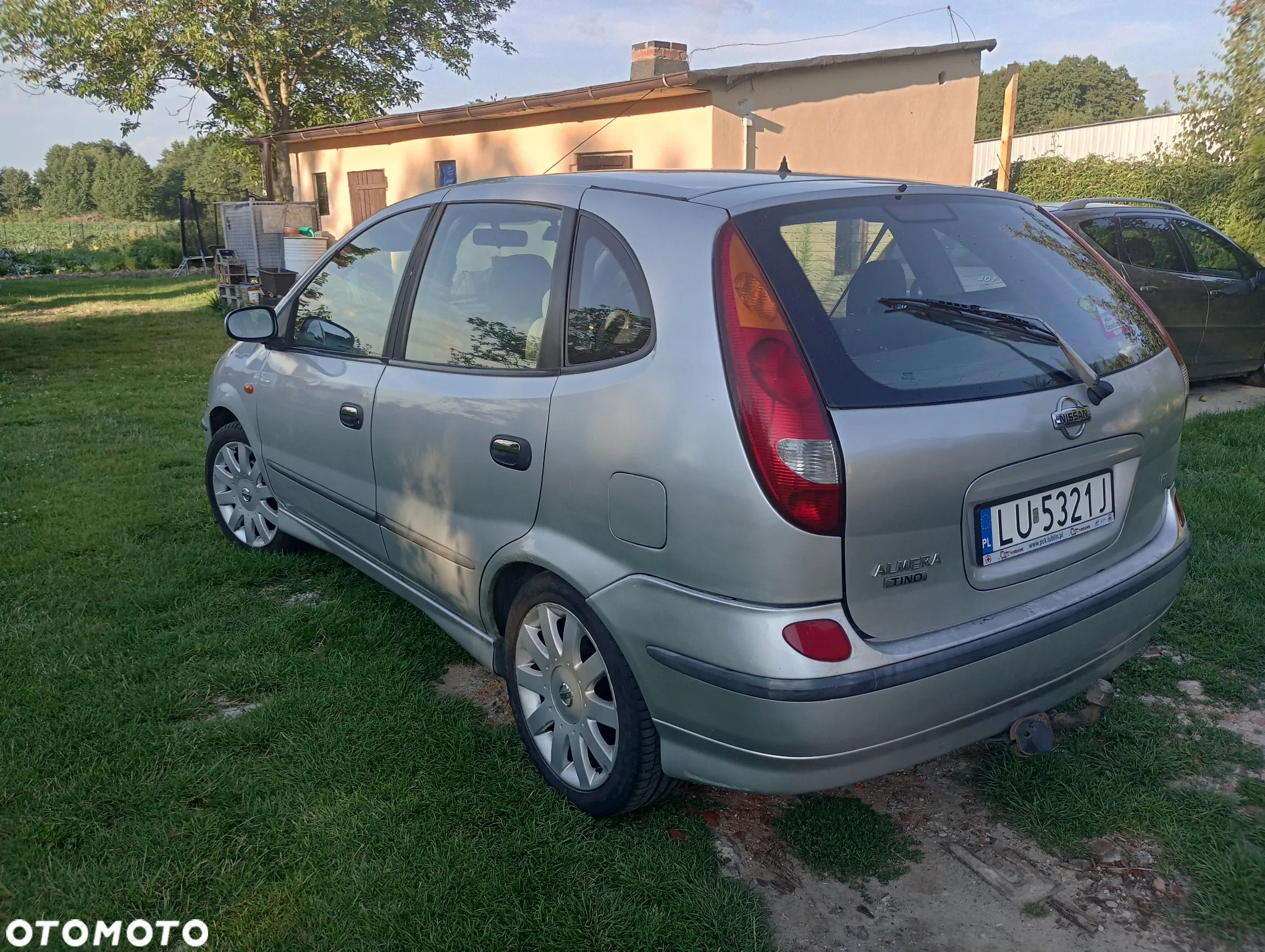 Nissan Almera Tino 2.2 DI - 11