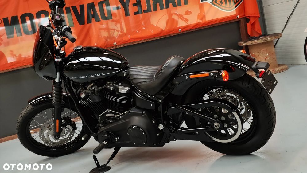 Harley-Davidson Softail Street Bob - 28