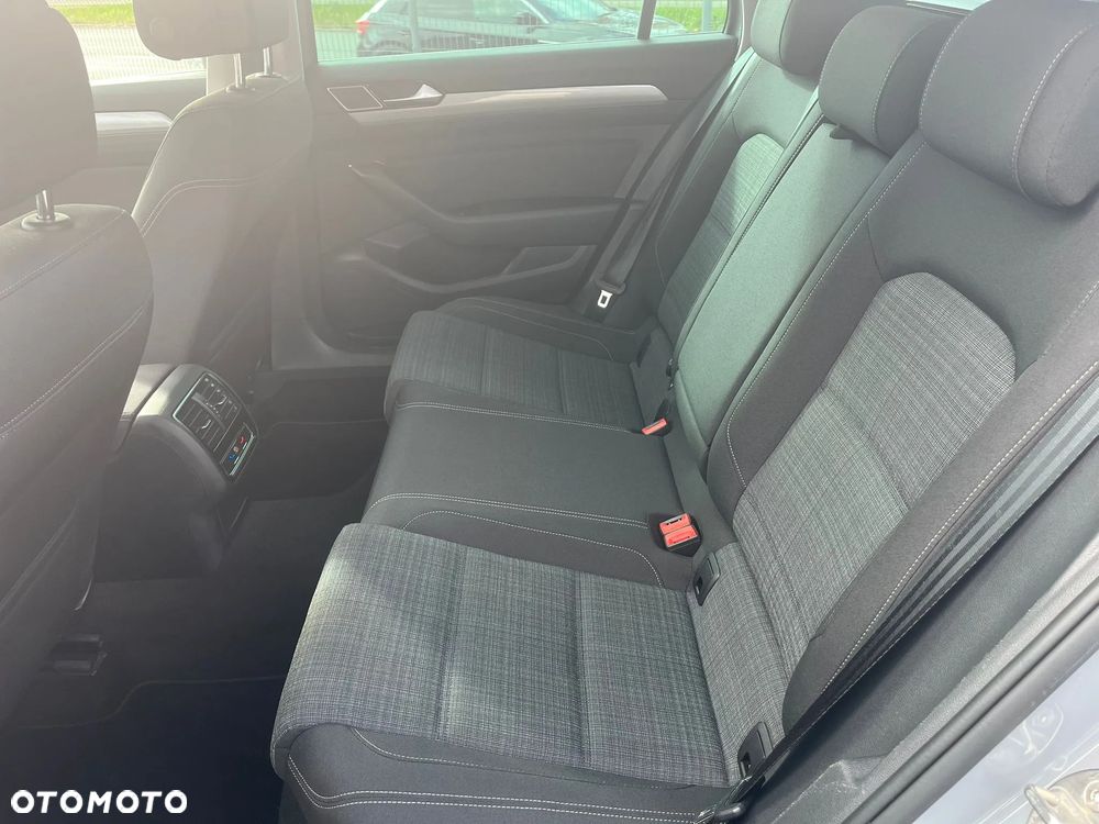 Volkswagen Passat - 14