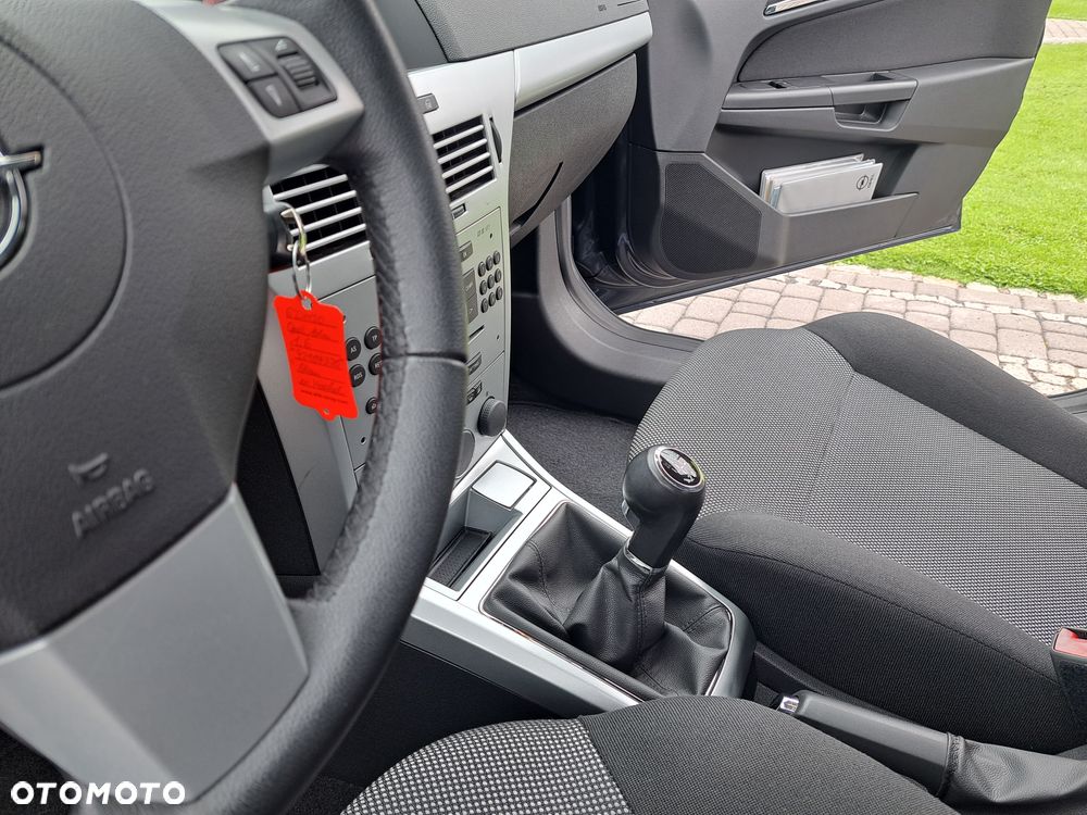Opel Astra 1.6 Design Edition - 34