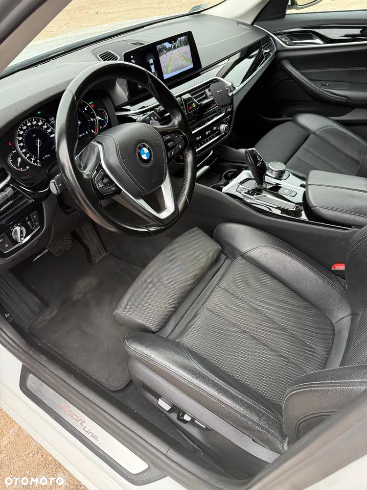 BMW Seria 5 520d Sport Line - 17