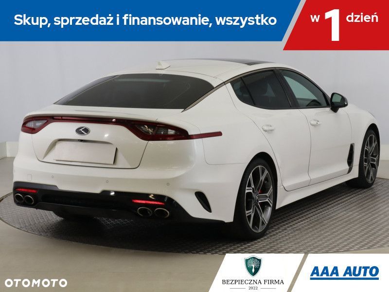 Kia Stinger - 7