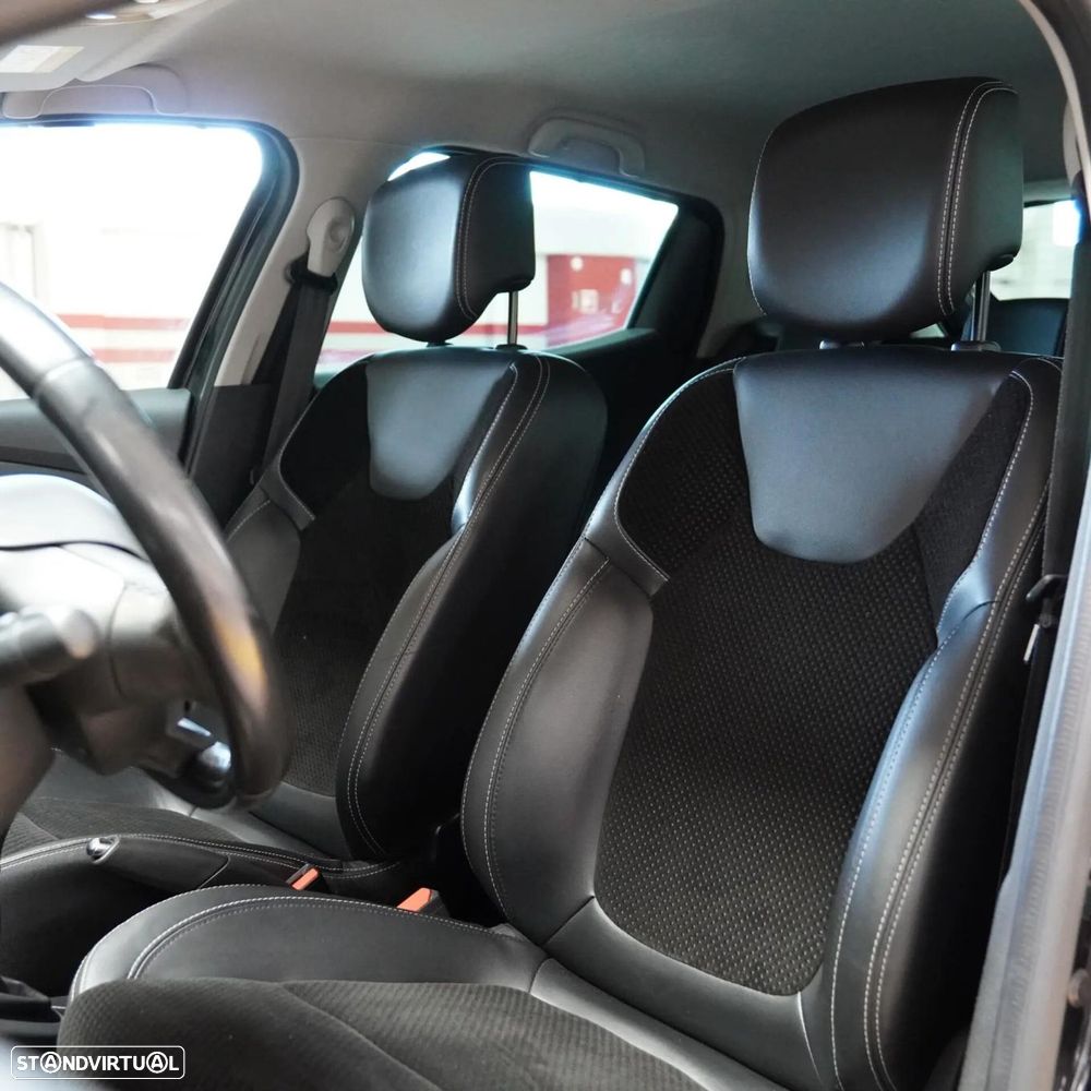 Renault Clio - 25