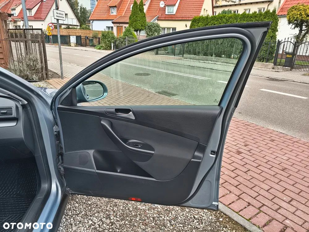 Volkswagen Passat 2.0 TDI DPF Comfortline - 21