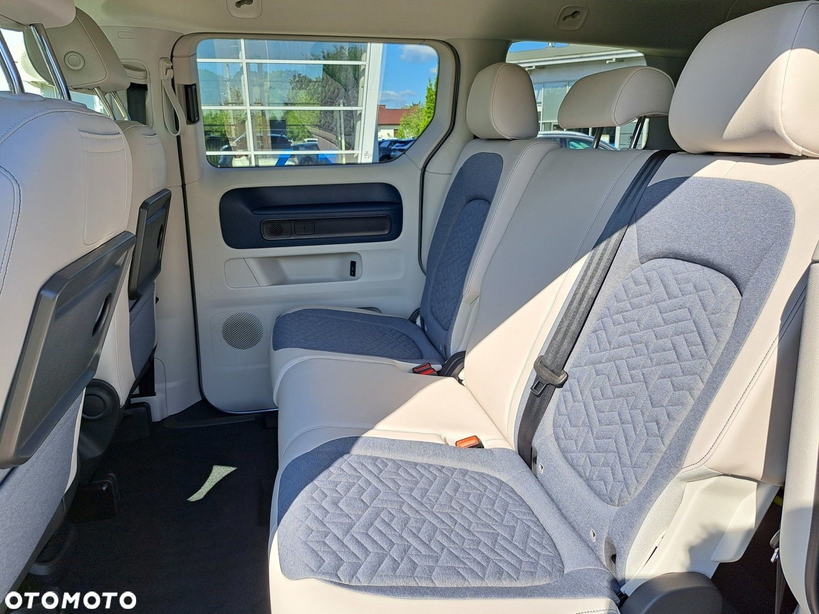 Volkswagen ID. Buzz 150 kW (204 PS) / skrzynia biegów: automatyczna 1 biegowa rozstaw osi: 2988 mm - 31