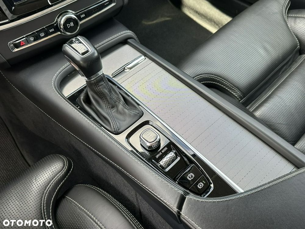 Volvo V90 Cross Country D5 SCR AWD Pro - 25