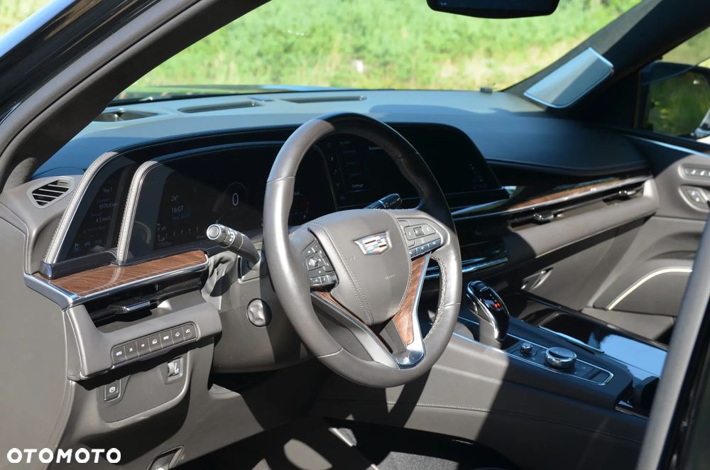 Cadillac Escalade - 22