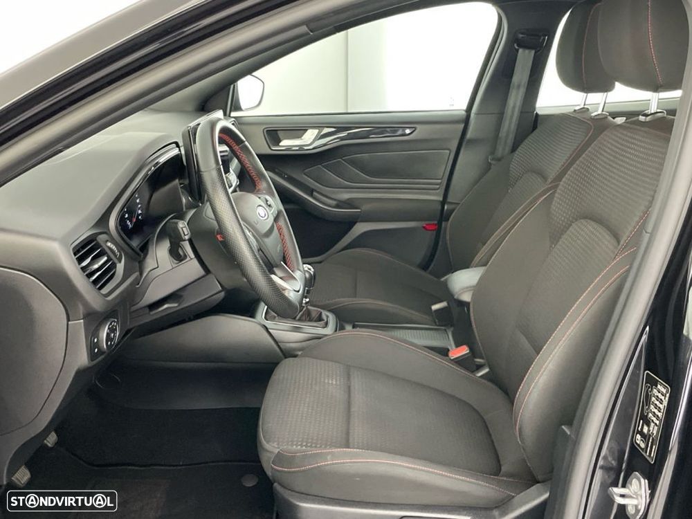 Ford Focus 1.0 EcoBoost MHEV ST-Line - 11