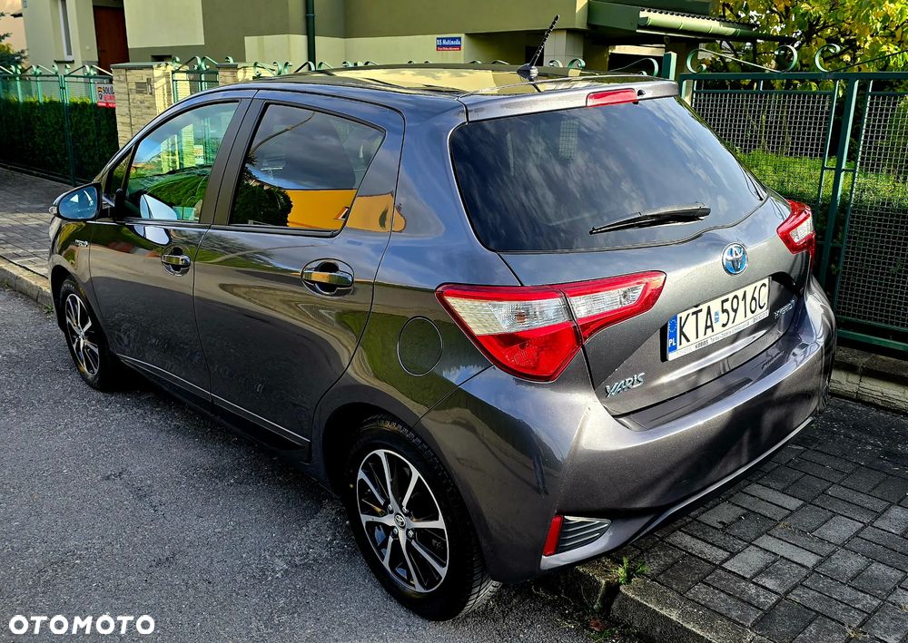 Toyota Yaris Hybrid 100 Premium - 2