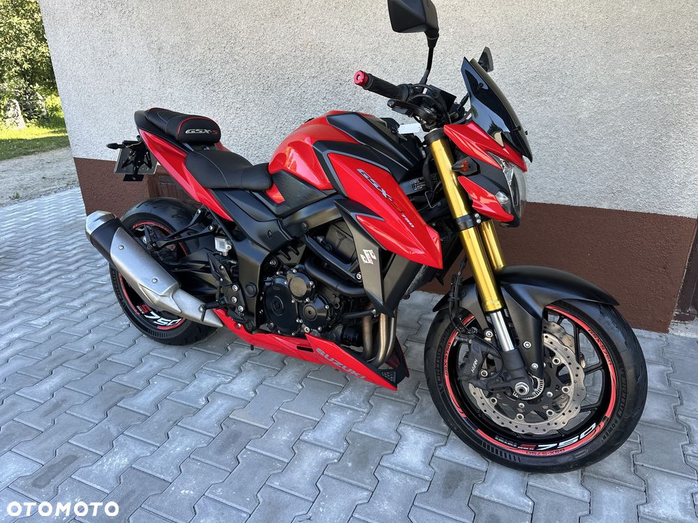 Suzuki GSX - 36