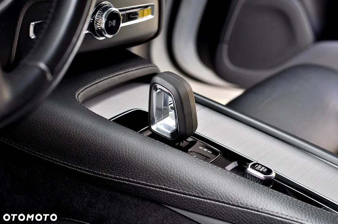 Volvo XC 90 T8 AWD Recharge Geartronic Inscription - 32