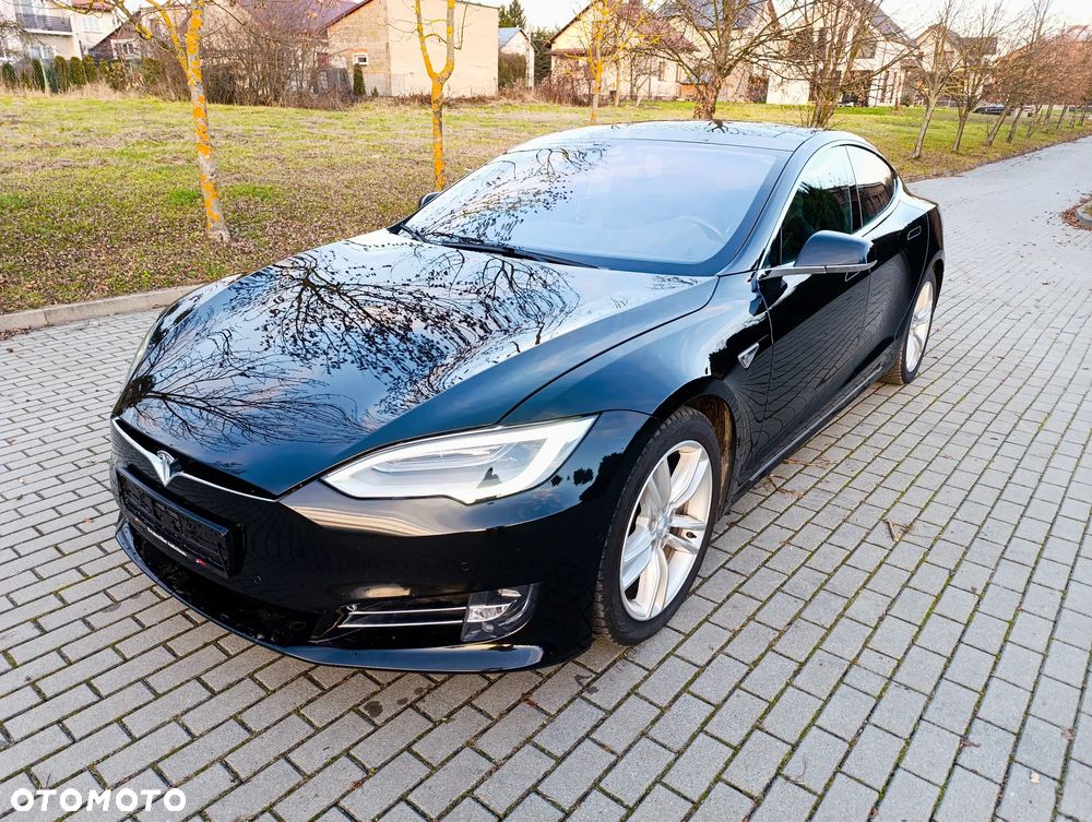 Tesla Model S - 24