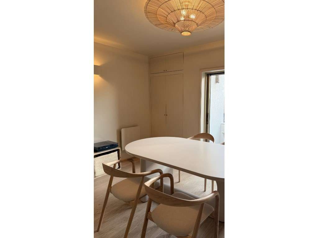 Moradia V4 Duplex de 3 Frentes Totalmente Remodelada junto à Praia ... - Grande imagem: 3/17