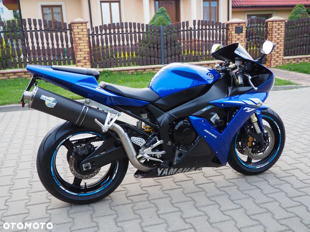 Yamaha R1 - 12