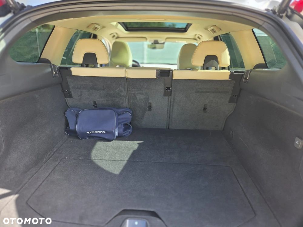 Volvo XC 60 D5 AWD Momentum - 5