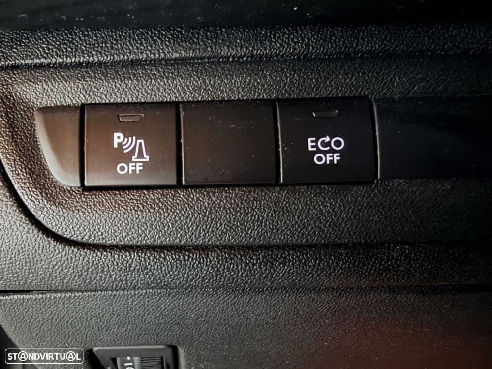 Peugeot 208 1.2 PureTech Allure - 19