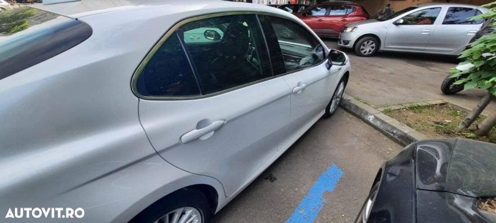 Toyota Camry 2.5 Exclusive - 6