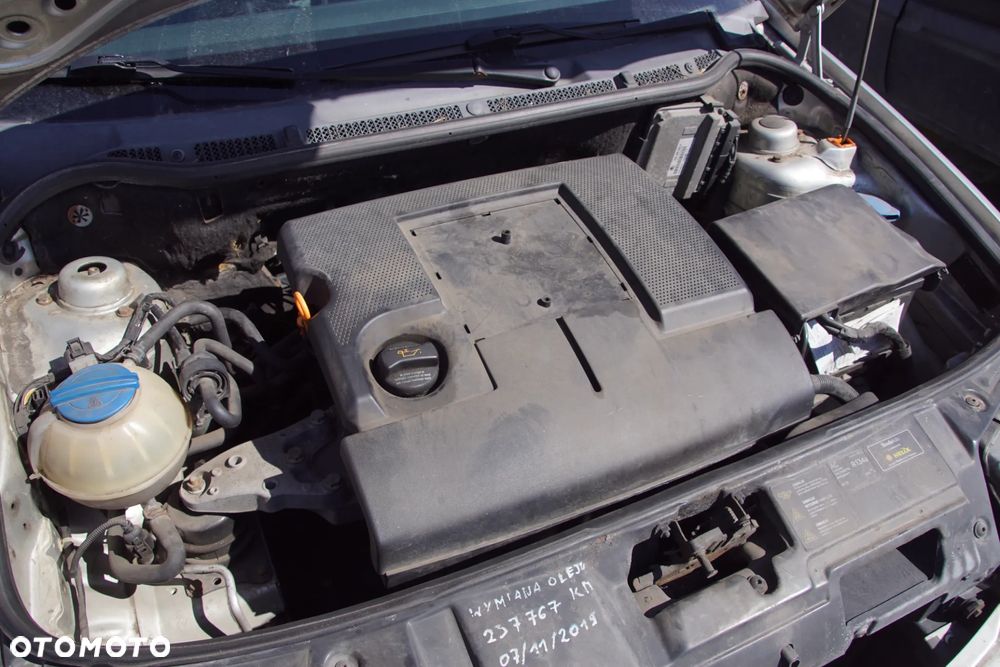 Auto na części - Skoda Fabia I Lift 1.2 12V 64 KM AZQ GSB LF7T 2005R Silnik Skrzynia Drzwi Maska Błotnik Zderzak Klapa Lampa Lusterko Klamka Szyba Deska Kokpit Sterownik Moduł Czujnik Licznik Panel Kierownica - 18