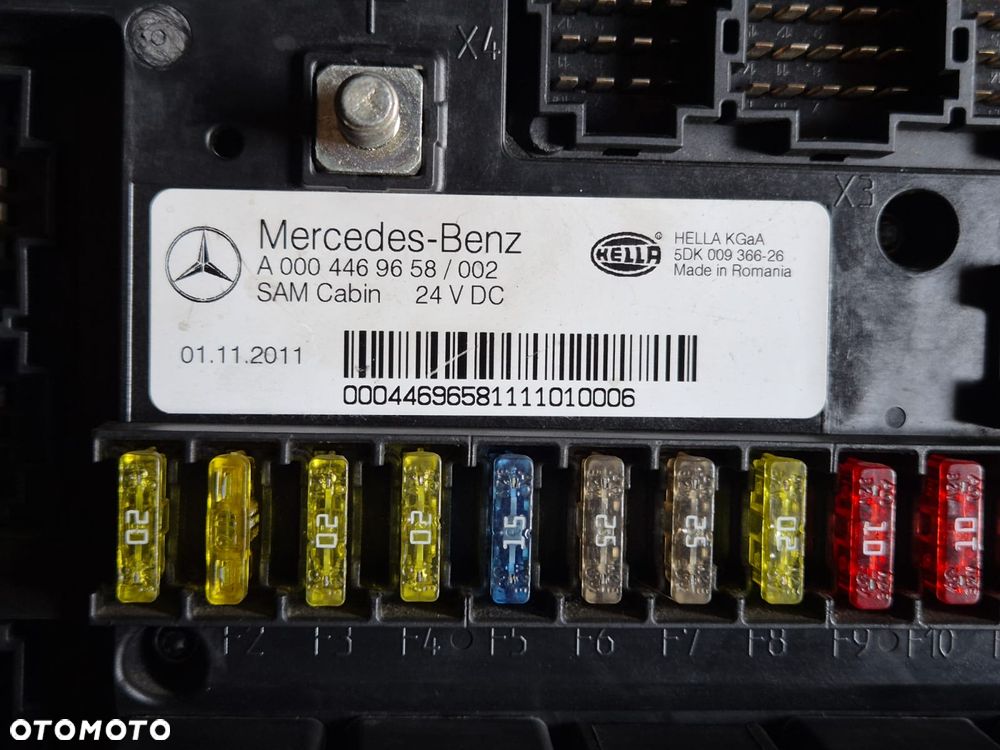 Skrzynka Tablica Modul Plyta bezpiecznikow A0004469658 A0004469458 A0004469758 MERCEDES MP4 - 7