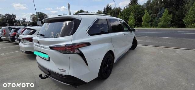 Toyota Sienna - 3