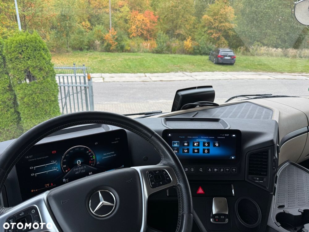 Mercedes-Benz - 23