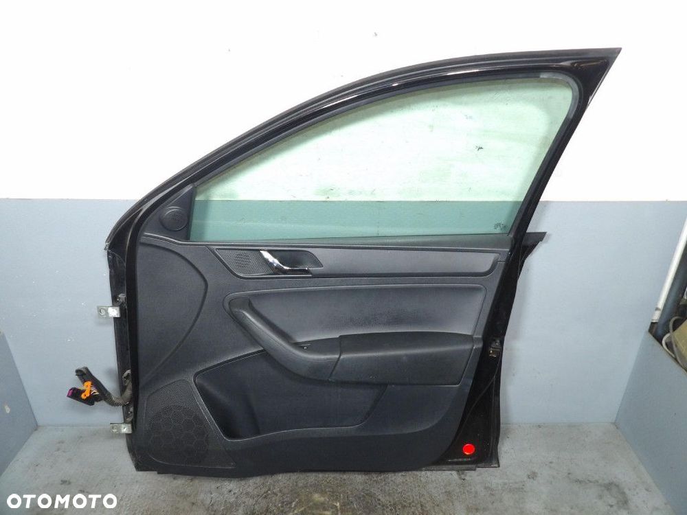 SKODA RAPID DRZWI PRZÓD PRAWE LF9R - 9