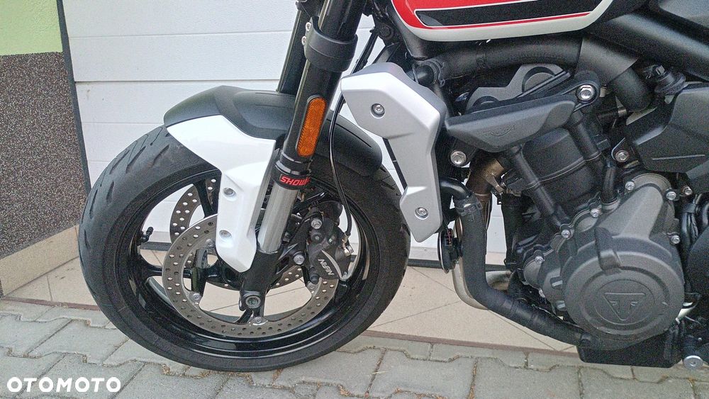 Triumph Trident - 18