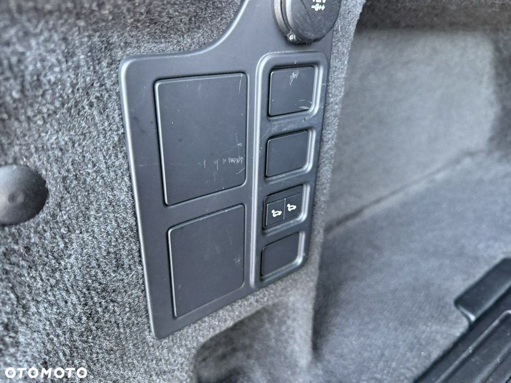 Land Rover Discovery - 27