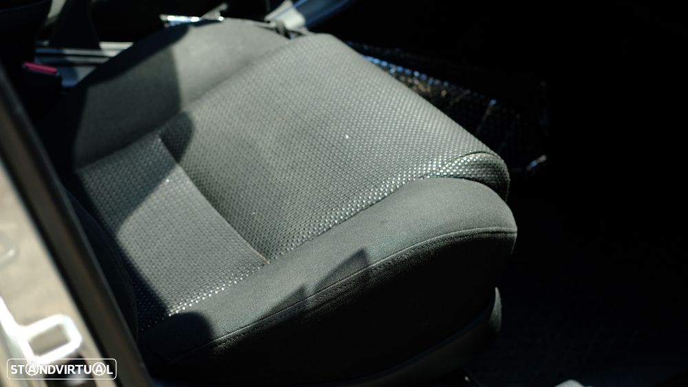 Toyota Avensis 2.0 D-4D - 11