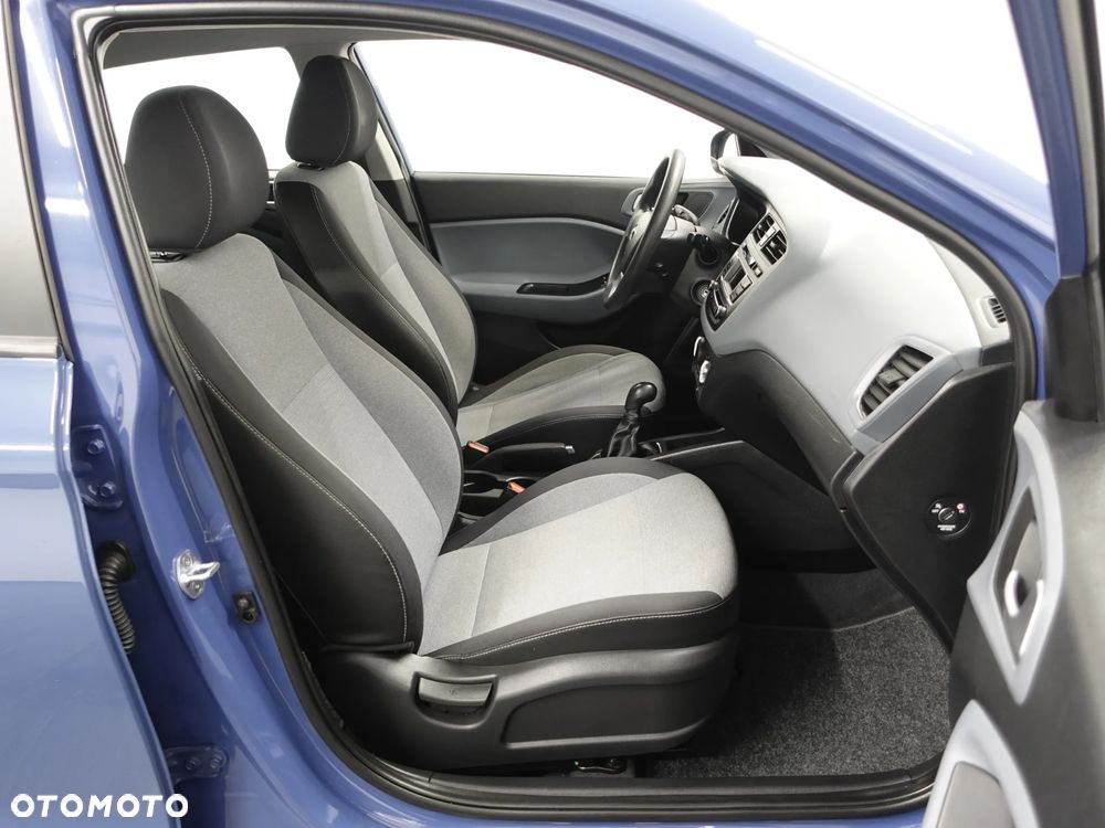 Hyundai i20 blue 1.2 - 26