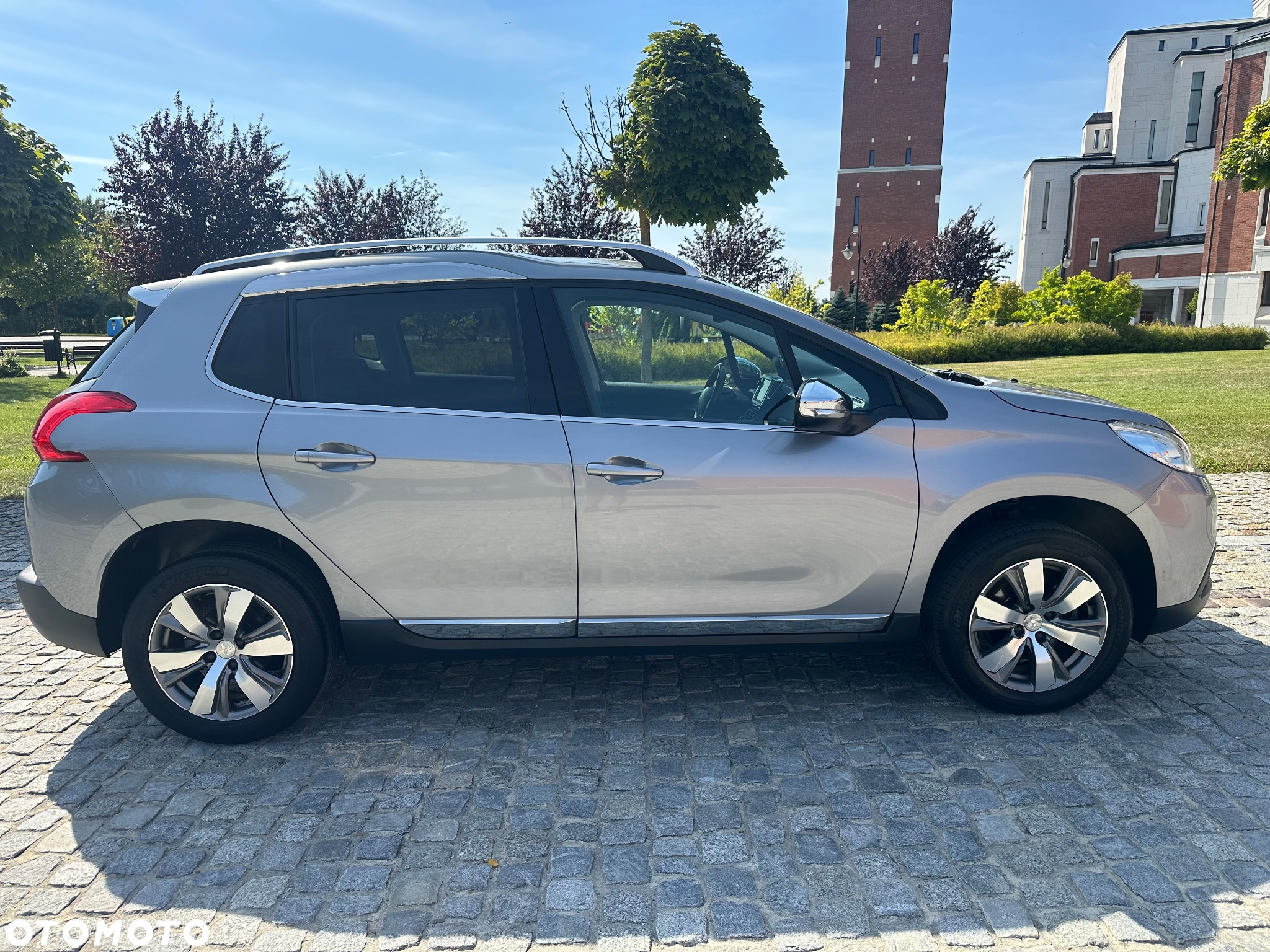 Peugeot 2008 1.2 Pure Tech GPF Signature S&S EAT6 - 8