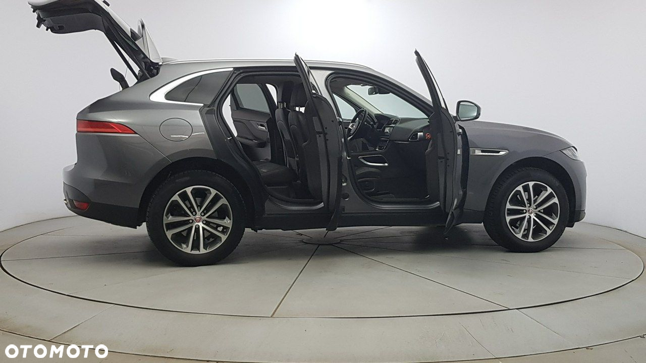 Jaguar F-Pace - 12