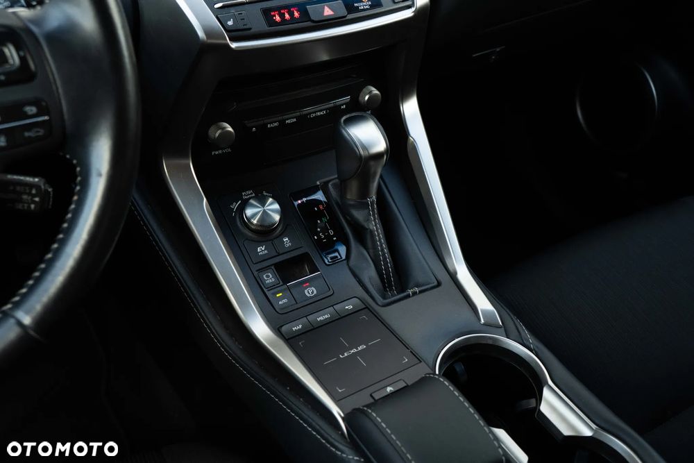 Lexus NX 300h Business Edition AWD - 21