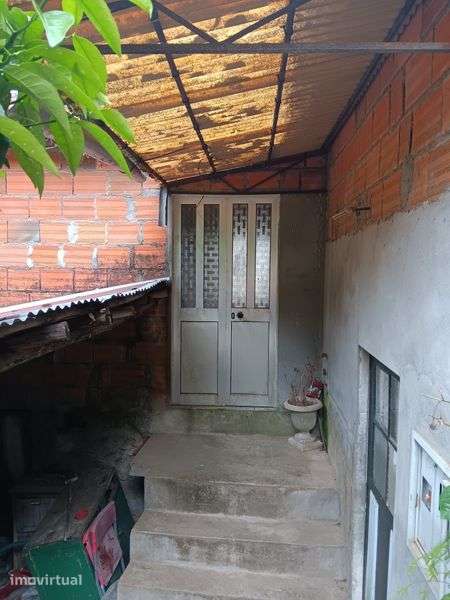Moradia antiga para recuperação - Grande imagem: 3/12