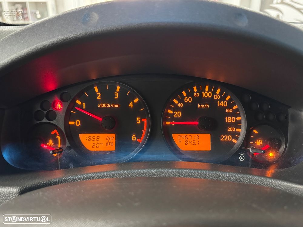 Nissan Pick Up 2.5 TD CD Navara Pilot ABS+FN+CD - 25