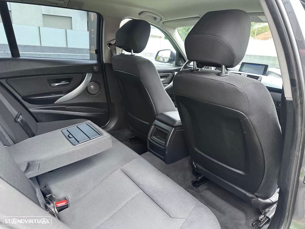 BMW 320 d Auto Line Sport - 53