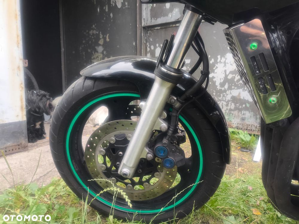 Yamaha FZS - 4